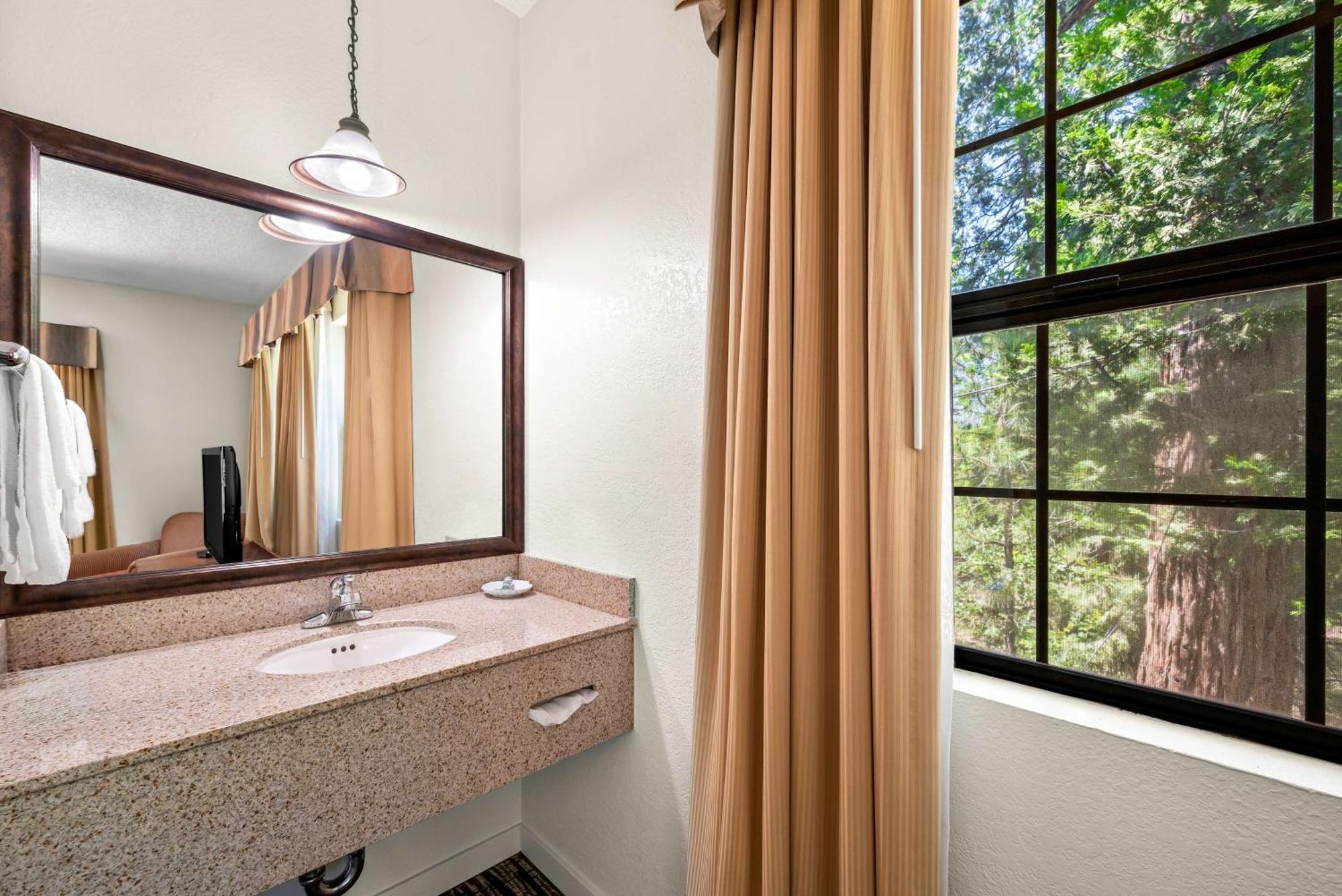 Best Western Stagecoach Inn Pollock Pines Exteriör bild